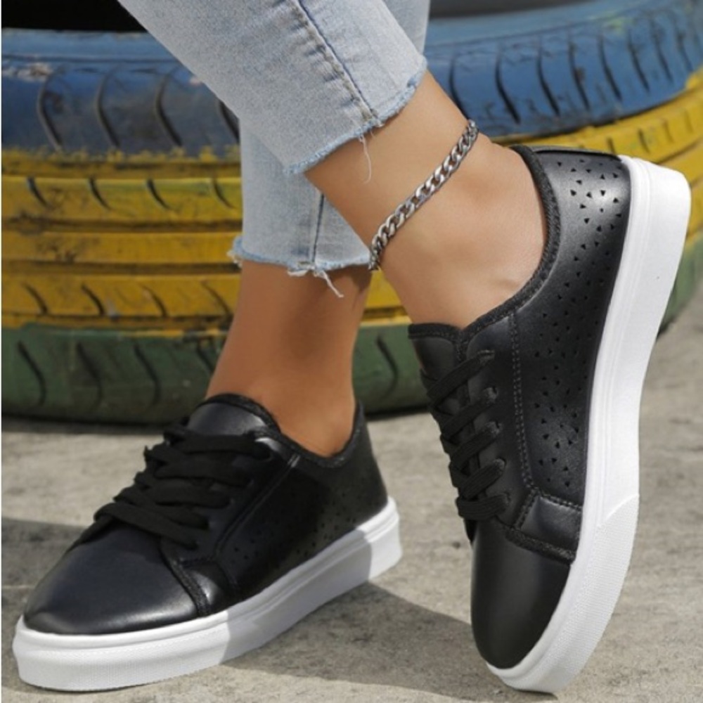 🖤Faux leather sneakers 🖤